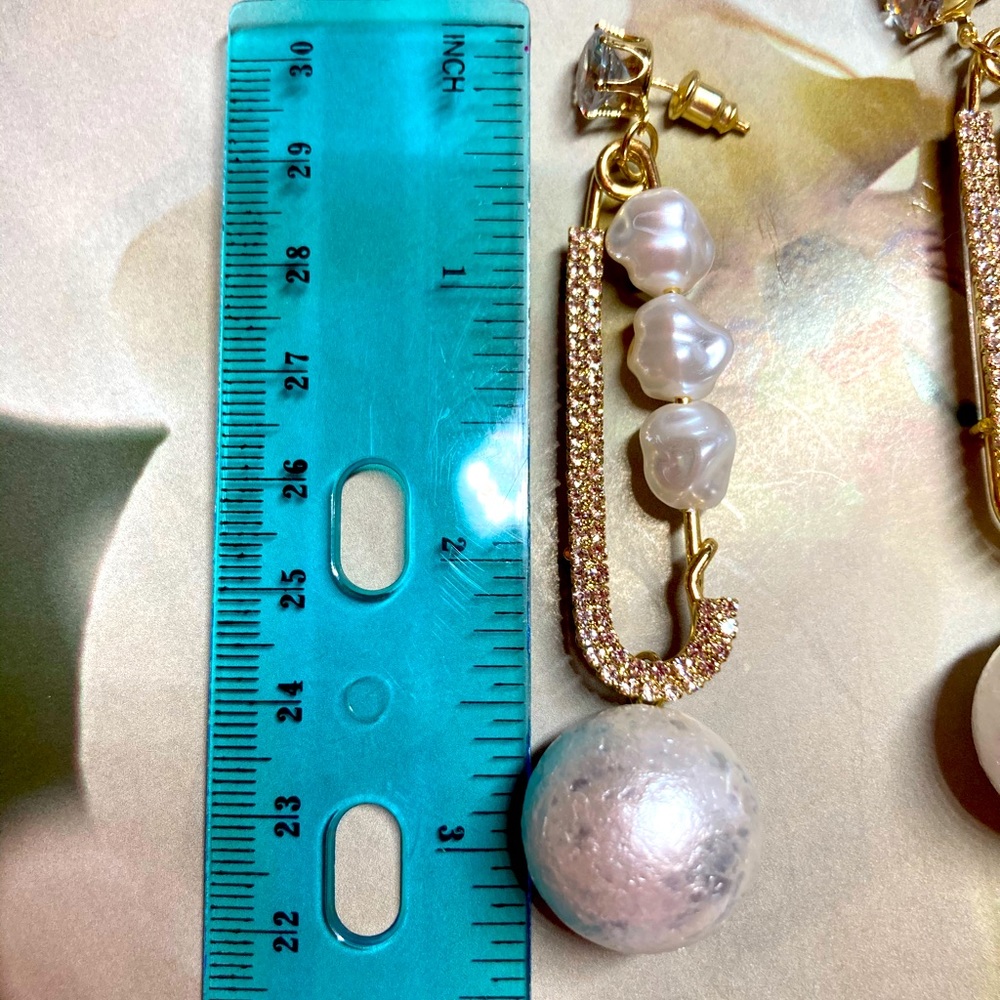 🌟 Big Pin Gold Tone Pearl Earrings - Picture 6 of 6